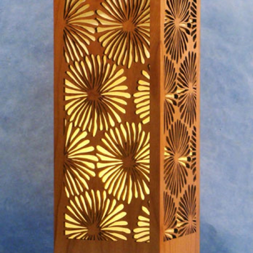 светильник настольный из дерева